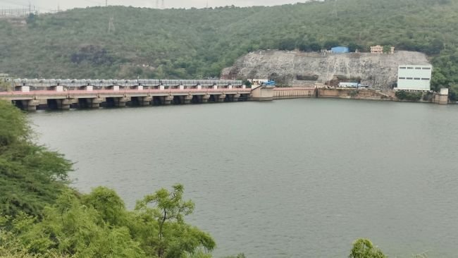 శ్రీశైలంలో 95 టీఎంసీల నీటి నిల్వలు