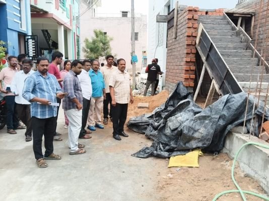 పారిశుద్ధ్యం, తాగునీరు, వీధి దీపాల సమస్యల పరిష్కారానికి అధికారులకు ఆదేశాలు.నగర బాట కార్యక్రమంలో కమిషనర్ తూతిక శ్రీనివాస విశ్వనాధ్