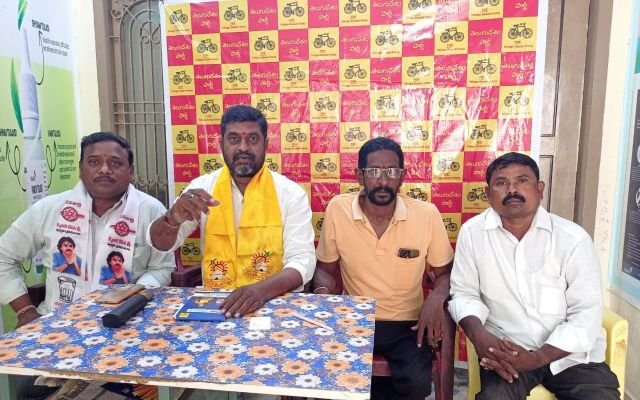 గురువులపై వైసీపీ పార్టీ దాదాగిరీ