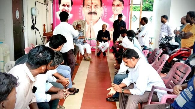 రేజింతల్‌లో స్మశాన వాటికకు స్థలం కేటాయించాలి.  ఎమ్మెల్యే చింత ప్రభాకర్‌ కి గ్రామస్థుల వినతి.