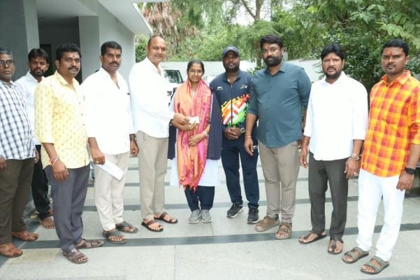 థాంగ్‌-టా(మార్ష‌ల్ ఆర్ట్స్‌) క్రీడాకారిణికి పూడూరి జితేంద‌ర్‌రెడ్డి ఆర్థిక ప్రోత్సాహం