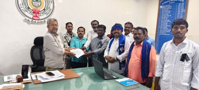వీఆర్ఏల న్యాయపరమైన డిమాండ్లు పరిష్కరించాలి