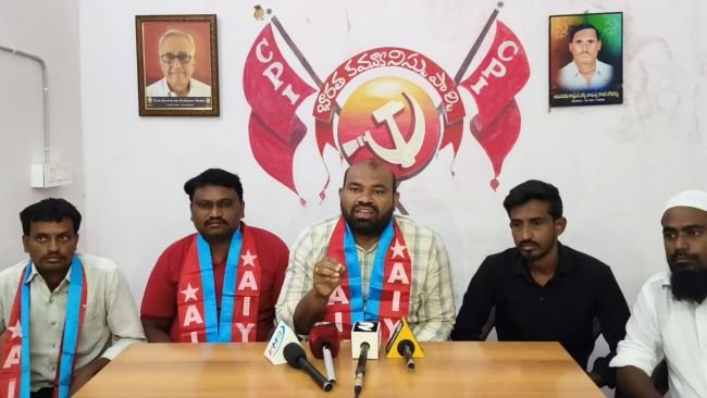 పోలీస్ శాఖలో 11 వేల పోస్టులు ఖాళీగా ఉంటే 2050 పోస్టు విడుదల చేయడం దారుణం -ఏఐవైఎఫ్ జిల్లా కార్యదర్శి జి నాగరాముడు