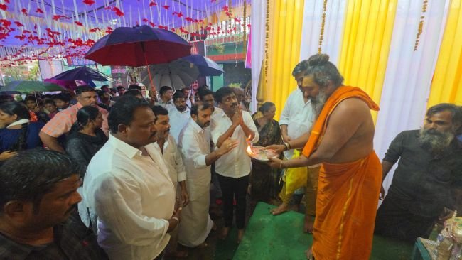 మతాలు వేరైనా మనుషులు ఒక్కటే