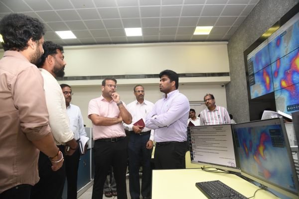 వాయుగుండం, భారీ వ‌ర్షాల ప‌ట్ల యంత్రాంగం.. అప్ర‌మ‌త్తం