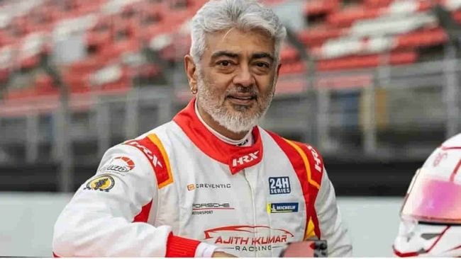 రాజకీయాల్లోకి అజిత్ ఎంట్రీ?.. పార్టీ పేరు, జెండాతో ఫ్యాన్స్ హడావుడి!