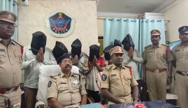 నకిలీ ఐడీ కార్డులతో ‘ఉక్కు’లో చోరీలు