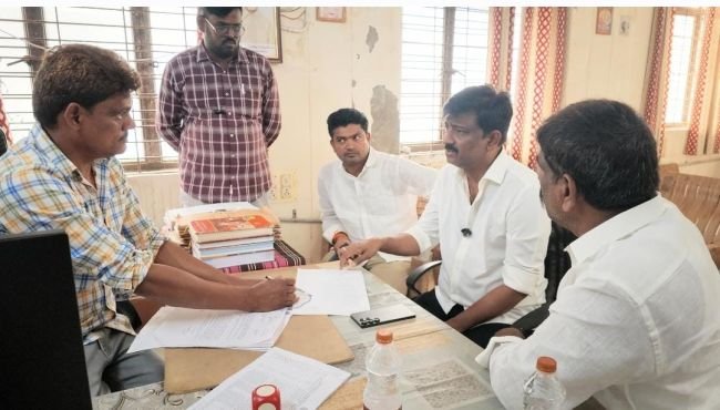 ఈనెల 30 లోపు పేదల ఇళ్ల పట్టాలు రిజిస్ట్రేషన్ పూర్తి చేయాలి పులివెందుల టిడిపి ఇన్చార్జ్ బీటెక్ రవి