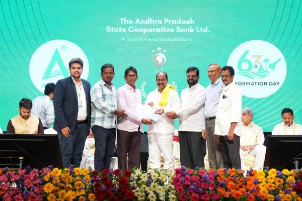 స్టేట్ కోపరేటివ్ బ్యాంకు చే రాష్ట్రస్థాయిలో వేగవరం సొసైటీకి బెస్ట్ ఫెయిర్ ఫార్మాన్స్ స్టేట్ అవార్డు