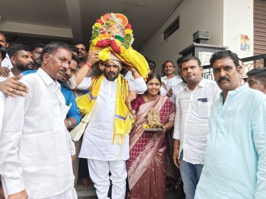 ఎమ్మెల్యే కార్యాలయంలో గణనాధుని నిమజ్జనం