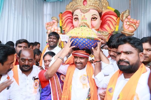 నల్లగొండలో శోభాయమానంగా గణనాథుడి శోభయాత్ర