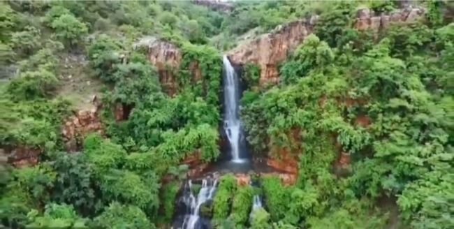  ఆహా.. అనిపిస్తున్న పాలకొండ జలపాతాలు
