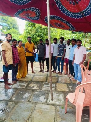 స్నేహితుని కుటుంబానికి ఆర్థిక సహాయం అందజేత