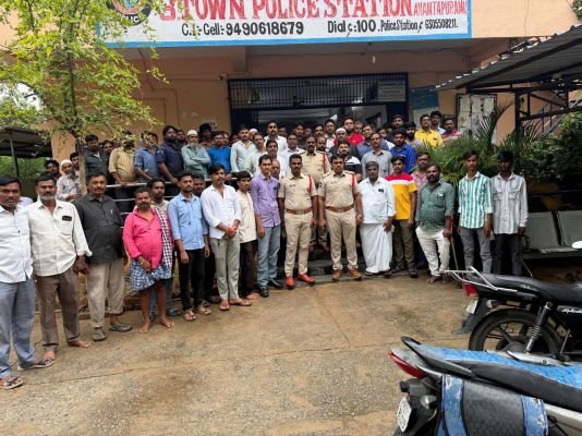ట్రాన్స్ జెండర్లు మామూళ్ల పేరుతో వసూళ్లకు పాల్పడితే కఠిన చర్యలు సిఐ కౌలుట్లయ్య