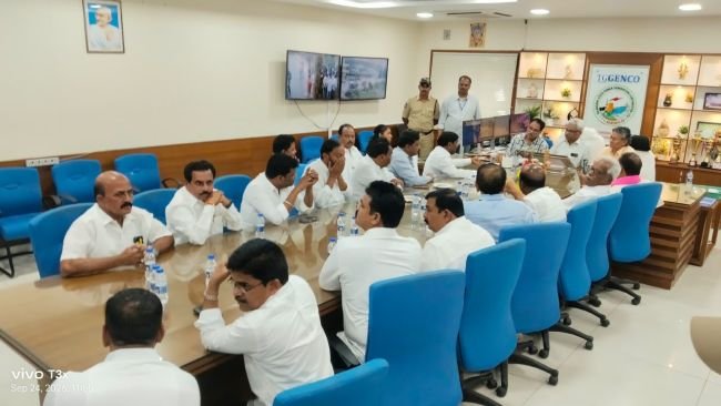 దామరచర్ల లోని  యాదాద్రి థర్మల్ పవర్ ప్లాంట్ వద్దకు చేరుకున్న మాజీ మంత్రి  జగదీష్ రెడ్డి,, మాజీ mla ల బృందం..