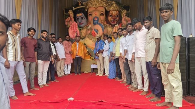 వినాయకుడిని దర్శించుకున్న డీఎస్పీ