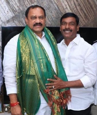 టీపీసీసీ చీఫ్ ను కలిసిన వసంతం