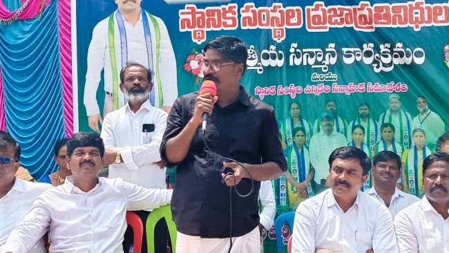 కంబదూరులో వైసీపీ స్థానిక సంస్థల ఎన్నికల సన్నాహక సమావేశం