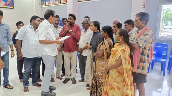 వీఆర్ఏలు సమస్యలు ప్రభుత్వం దృష్టికి తీసుకుని వెళ్తా కొత్తపేట ఎమ్మెల్యే బండారు సత్యానందరావు 