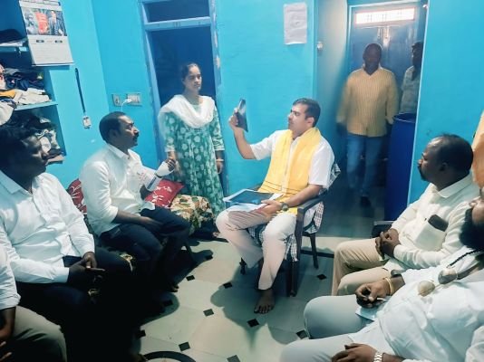 అనాధల సేవకులు నరసన్న కు మాచాని పరామర్శ 