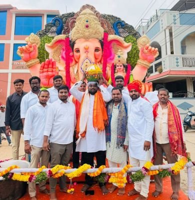 రూ.1.35 లక్షలకు వినాయకుడి లడ్డును సొంతం చేసుకున్న జగదీష్ గౌడ్ దేవరయాంజాల్‌లో ఘనంగా నిమజ్జనం