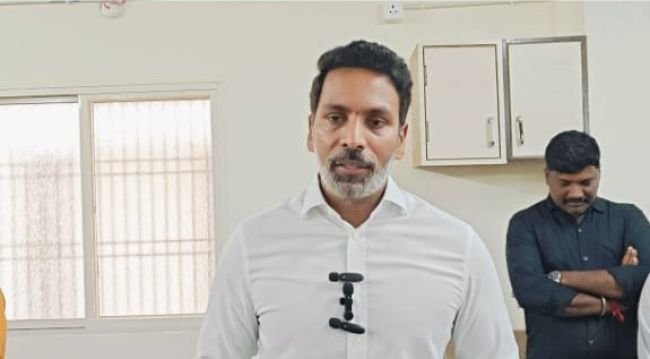 నంద్యాల జిల్లా టీడీపీ  కార్యాలయం కోసం మార్కెట్ యార్డ్ స్థలం ఎకరాకు నెలకు కేవలం రూ.85 ధరకు 99 సంవత్సరాలు లీజు దారుణం- నంద్యాల మాజీ ఎమ్మెల్యే శిల్పా  రవి చంద్ర కిషోర్ రెడ్డి