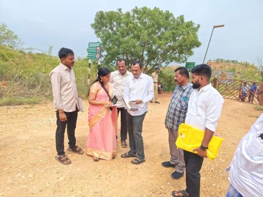 యురేనియం టైలింగ్ పాండ్ పై అధికారులు పరిశీలన