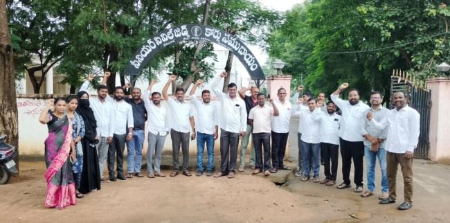 అత్తాపూర్ పోలీసులపై చర్యలు తీసుకోవాలి