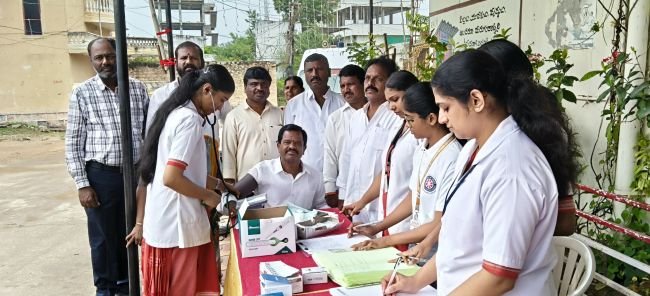 ఉచిత వైద్య శిబిరాలను సద్వినియోగం చేసుకోవాలి