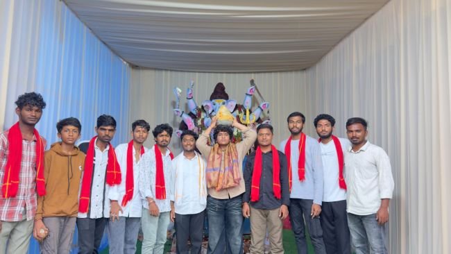 వేలం పాటలో గణపతి లడ్డు దక్కించుకున్న ముస్లిం యువకుడు