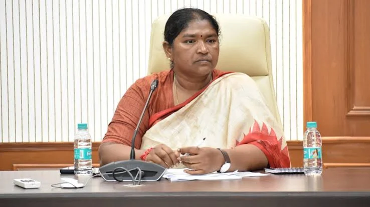 ఉమ్మడి వరంగల్, ఖమ్మం జిల్లాల అభివృద్ధిపై మంత్రి సీతక్క సమీక్ష ఎల్‌నినో ప్రభావాన్ని ఎదుర్కొనేందుకు ముందస్తు చర్యలపై ప్రత్యేక దృష్టి గ్రామీణ రహదారులు, తాగునీరు, భవన నిర్మాణాల పురోగతిపై సమీక్ష జిల్లాల అభివృద్ధిపై మంత్రి సీతక్క సమీక్ష ఎల్‌నినో ప్రభావాన్ని ఎదుర్కొనేందుకు ముందస్తు చర్యలపై ప్రత్యేక దృష్టి 