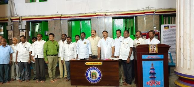 వాసవి కన్యకా పరమేశ్వరి దేవి తల్లం వీరయ్య శ్రేష్టి వృద్ధాశ్రమం నూతన కార్యవర్గ ప్రమాణ స్వీకారం