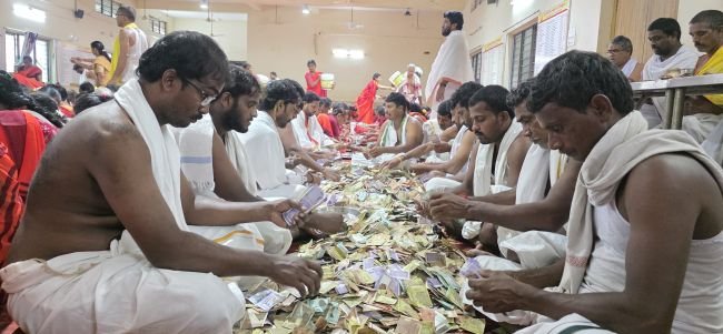 వాడపల్లి వెంకన్న హుండీ ఆదాయం రూ 2.50 కోట్లు
