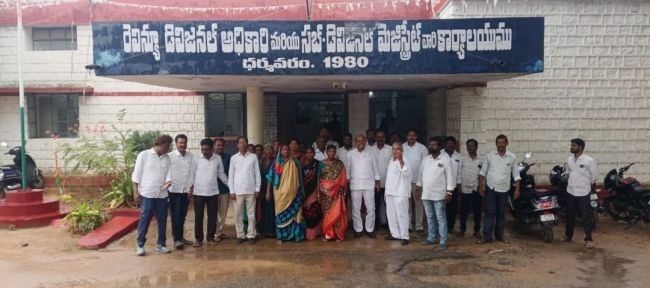 గొట్లూరులో 8 సెంట్ల స్థల వివాదంపై మాల సంఘాల పోరాటం