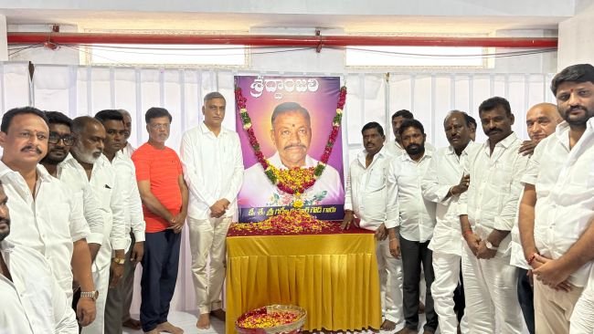 శ్రీకాంత్ గౌడ్ కుటుంబానికి మాజీ మంత్రి హరీష్ రావు, ఎమ్మెల్యే  పరామర్శ