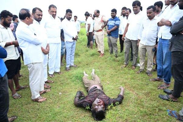 కెనాల్‌లో గల్లంతైన యువకుడి మృతదేహం వెలికితీత