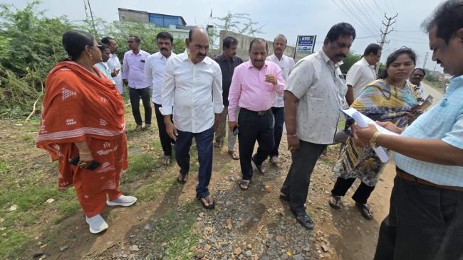 వైఎస్సార్ నగర్- నందమూరి నగర్ ప్రజలకు సురక్షితంగా రవాణా సౌకర్యం కల్పించేందుకు కట్టుబడి ప్రభుత్వం-రాష్ట్ర మైనారిటీ మరియు న్యాయ శాఖ మంత్రి ఎన్ఎండి ఫరూక్