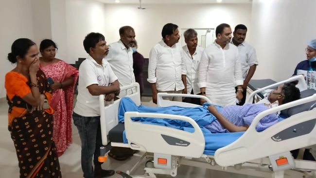 శస్త్రచికిత్స అనంతరం సుదర్శన్‌ను పరామర్శించిన బీఎస్ మక్బుల్