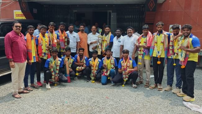 రాష్ట్ర స్థాయి బేస్‌బాల్ ఛాంపియన్లకు మంత్రి ఎన్ఎండి ఫరూక్ ఘన సన్మానం