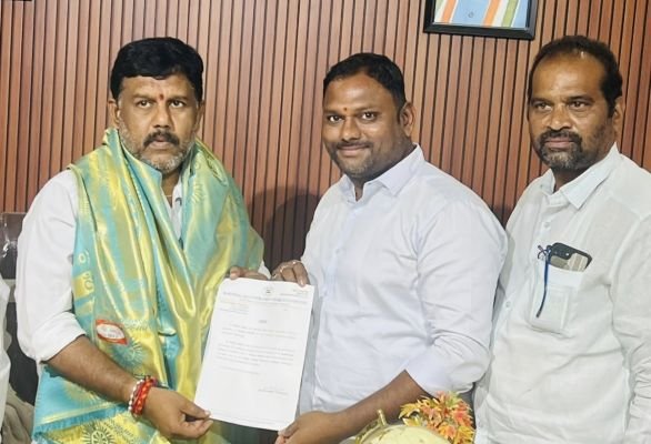 కాంగ్రెస్ అధికార ప్రతినిధిగా ఆకుల ఉదయ్