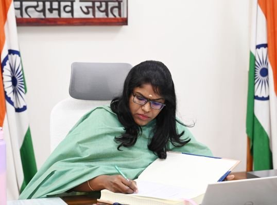 జిల్లా పరిషత్ స్పెషల్ ఆఫీసర్గా బాధ్యతలు స్వీకరించిన జిల్లా కలెక్టర్