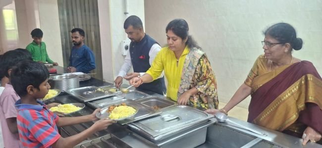 అనాథ పిల్లలతో పుట్టినరోజు వేడుకలు