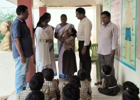 విద్యార్థులకు నులిపురుగుల నివారణ మాత్రలు పంపిణీ 