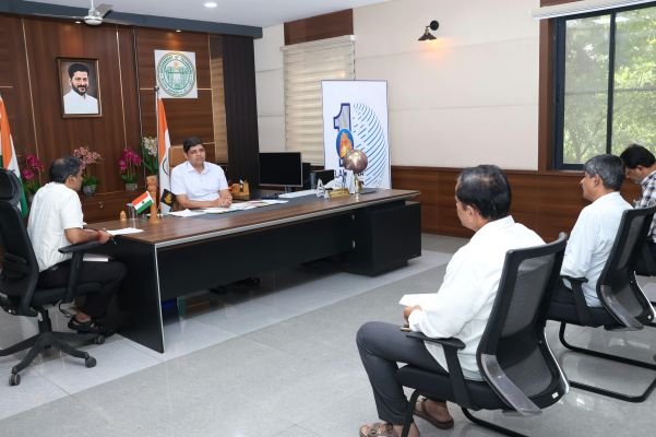 మంత్రి సీతక్క సమీక్షా సమావేశానికి  పకడ్బందీగా ఏర్పాట్లు చేయాలి