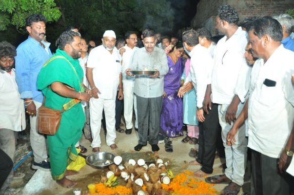పొర్లుకట్టలో అభివృద్ధి పనులకు శంకుస్థాపన చేసిన మంత్రి
