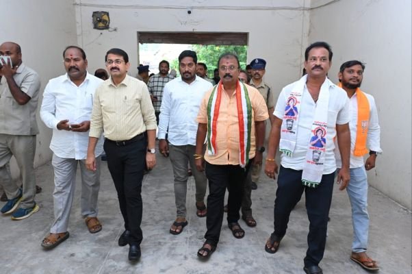 ఈవిఎం గోదాములను త‌నిఖీ చేసిన క‌లెక్ట‌ర్‌