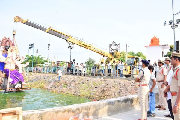 సమిష్టి కృషితో జిల్లాలో ప్రశాంతంగా ముగిసిన  గణేష్ నిమజ్జనం