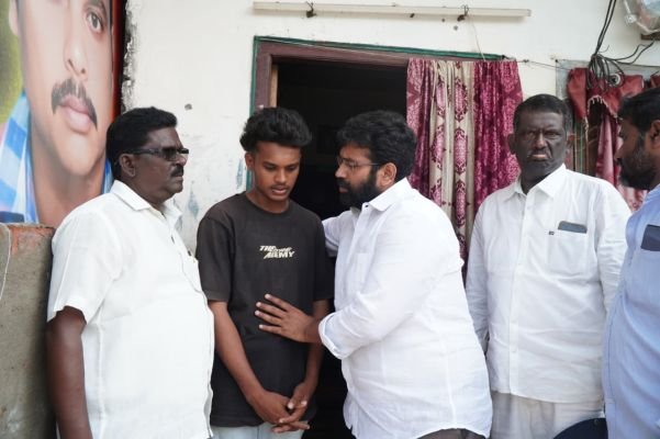 పలువురికి జక్కంపూడి రాజా పరామర్శ 