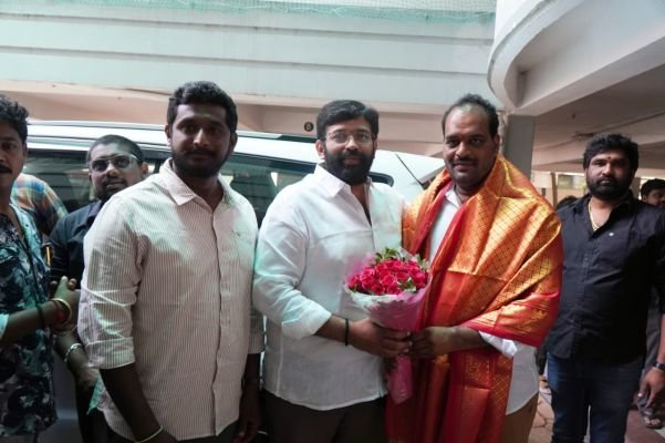జక్కంపూడి రాజాను కలిసిన యువజన నేత