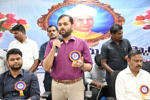 ఉపాధ్యాయులే భావితరాలకు మార్గదర్శకులు